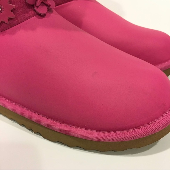 UGG CLASSIC SHORT II PETAL BOOTS -PINK AZALEA LEATHER -BIG KIDS US 5 -NEW - Picture 5 of 9